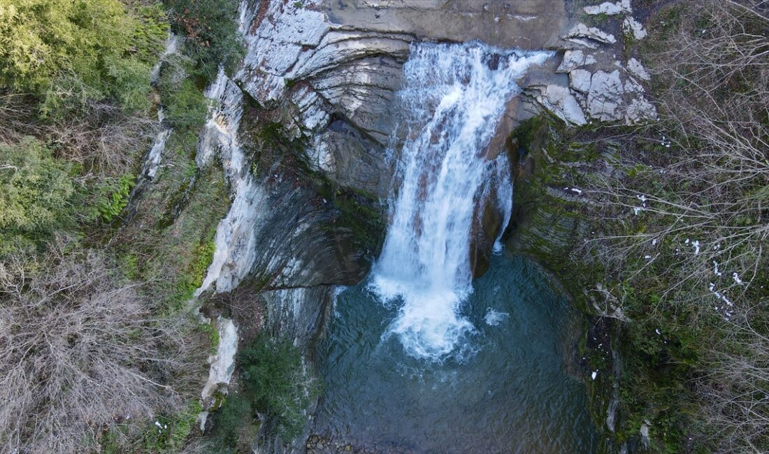 SAMSUN (AA) – Samsun'un Canik ilçesinde yer alan Gölalan Şelalesi,