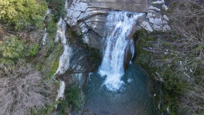 SAMSUN (AA) – Samsun'un Canik ilçesinde yer alan Gölalan Şelalesi,
