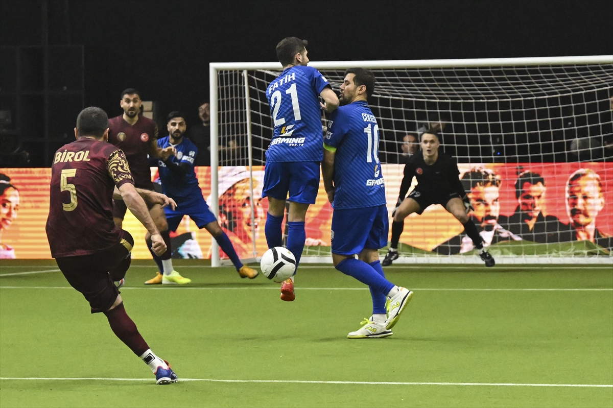 İSTANBUL (AA) – Spor ve sanat dünyasından isimleri yeşil sahada