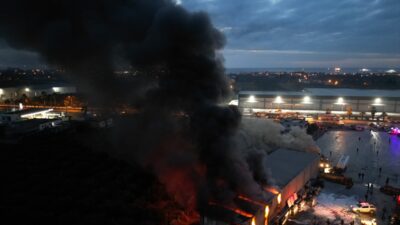 HATAY (AA) – Hatay'ın Dörtyol ilçesinde lastik deposunda çıkan yangın,