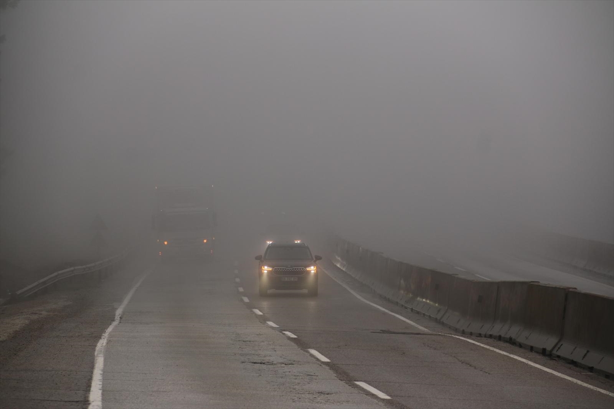 HATAY (AA) – Hatay'da etkili olan sis görüş mesafesini düşürdü.