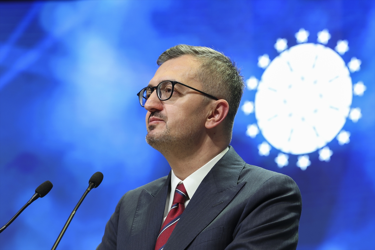 - "Çevrimiçi oyunlar ve görsel paylaşım mecraları başta olmak üzere