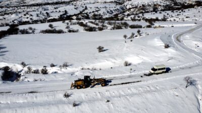 - Elazığ Belediyesi ekiplerince kentte karla mücadele çalışmaları sürerken, kırsalda