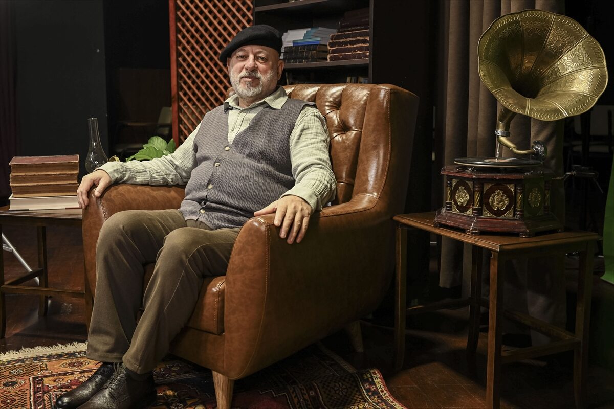 - Meddah, masal yazarı ve anlatıcısı Yusuf Duru:
- "Toplum çok