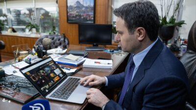 - "AA'yı ilgiyle takip ediyoruz. Her sene yayınlanan 'Yılın Kareleri'