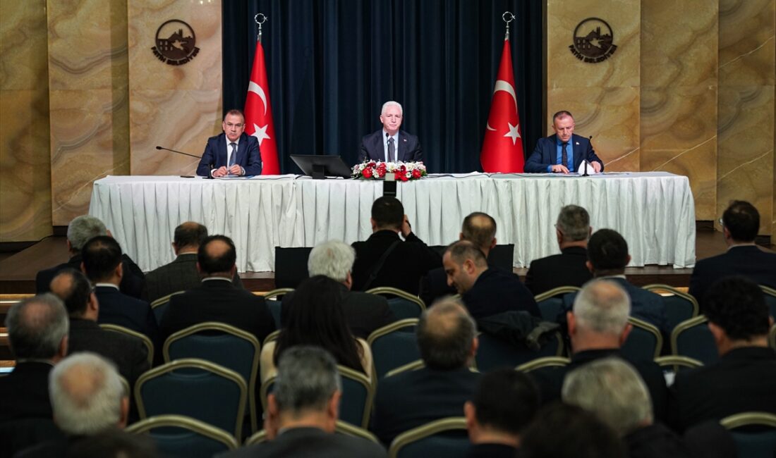 - Vali Davut Gül:
- "Ramazana yaklaştık. İstanbul'da ulaşımla ilgili bir