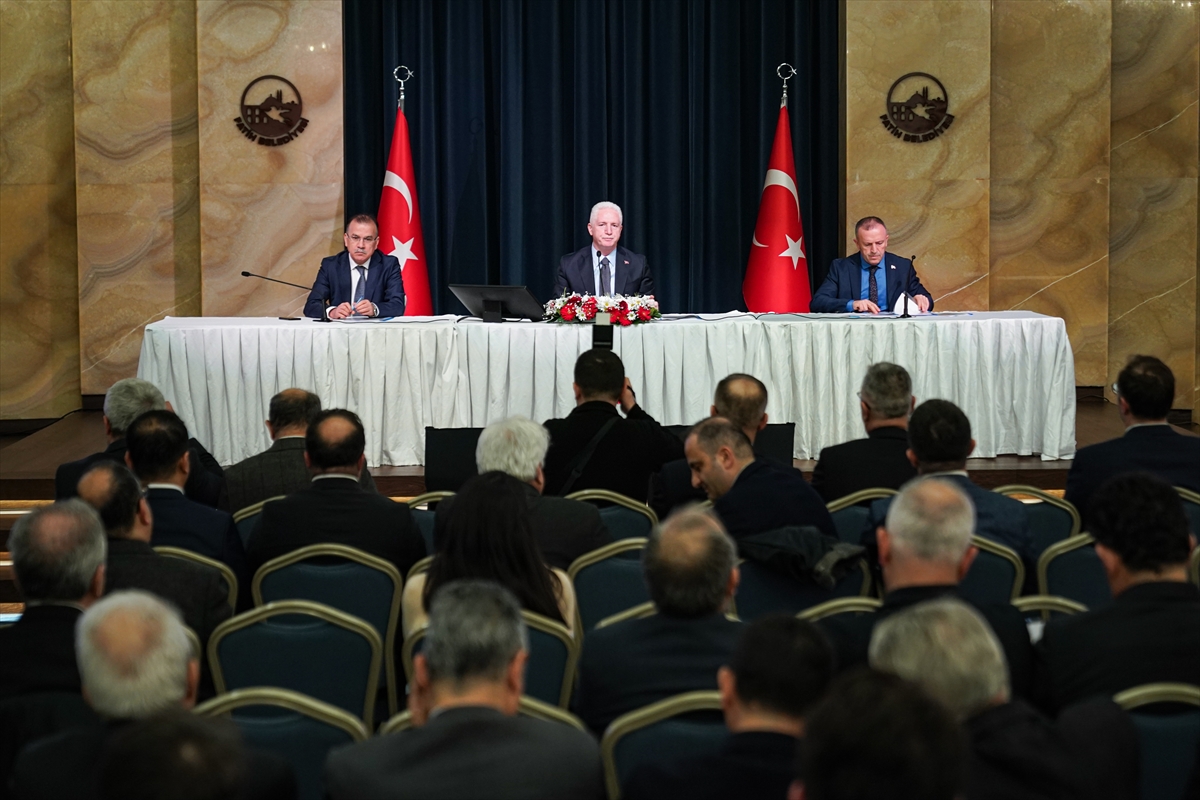 - Vali Davut Gül:
- "Ramazana yaklaştık. İstanbul'da ulaşımla ilgili bir