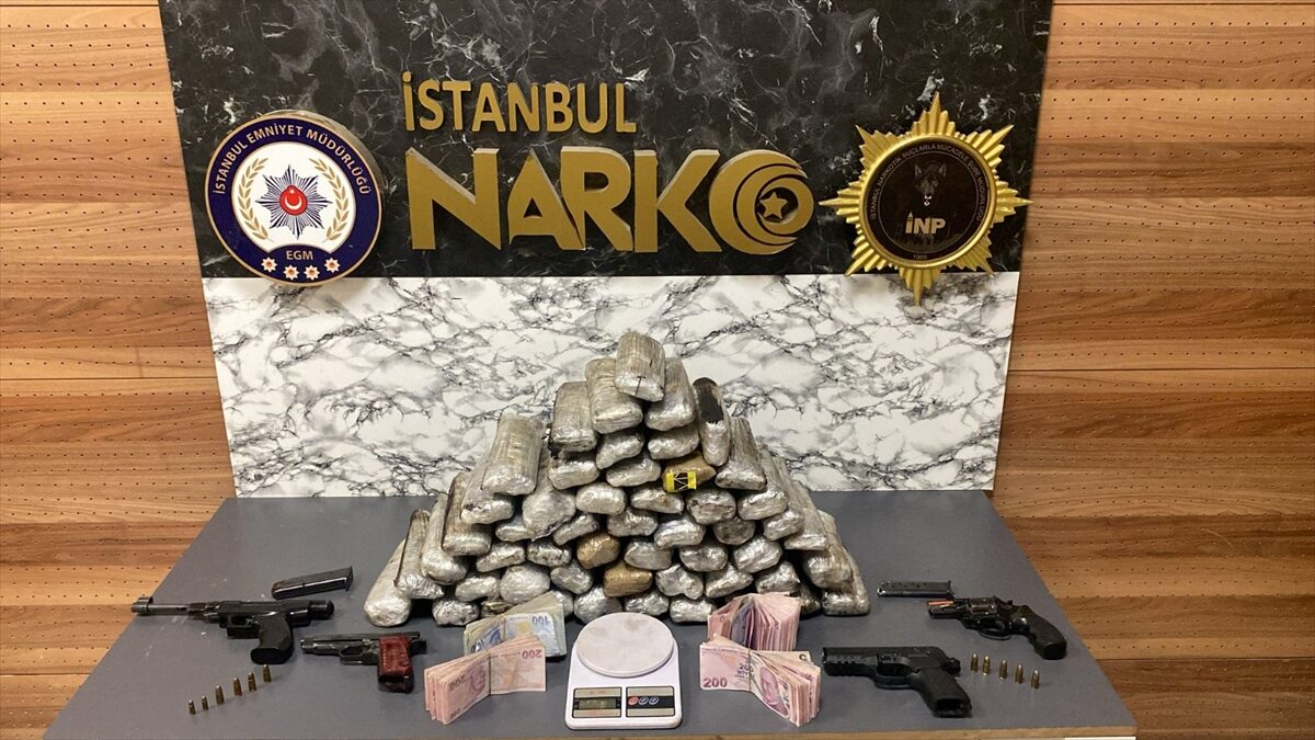 İSTANBUL (AA) – İstanbul ve Yalova'da yaklaşık 20 kilogram uyuşturucu