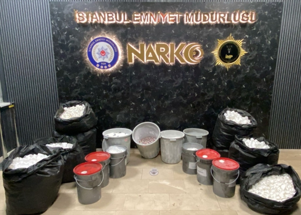 İSTANBUL (AA) – İstanbul'un Bahçelievler ilçesinde düzenlenen uyuşturucu operasyonunda 3