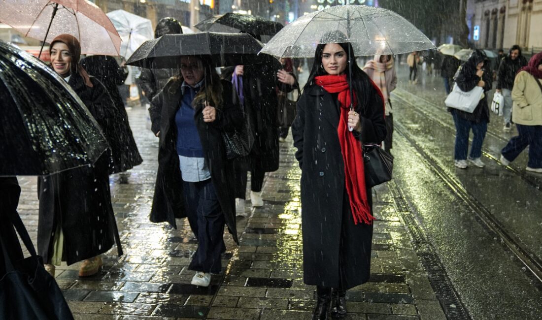- Avrupa Yakası'ndan başlayarak tüm kentte etkisini gösteren yağmur, daha