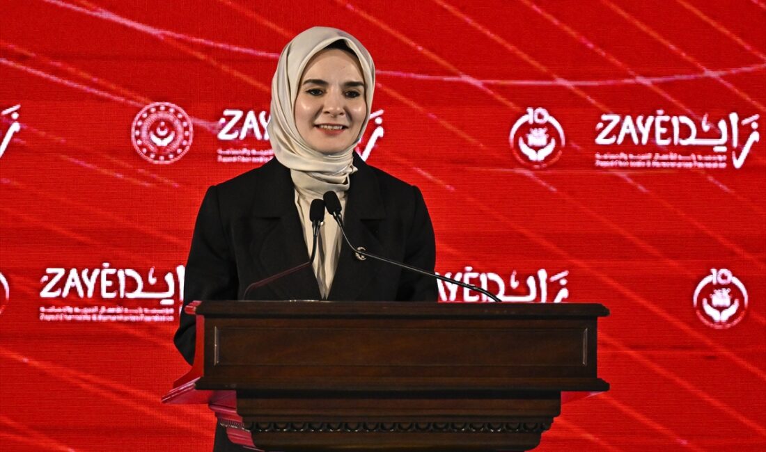 - Aile ve Sosyal Hizmetler Bakanı Mahinur Özdemir Göktaş:
- "Yenilenen