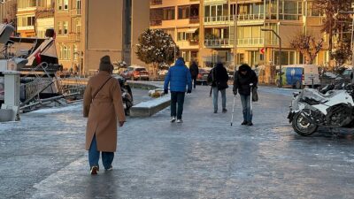 İSTANBUL (AA) – İstanbul'da kar ve buzlanma nedeniyle eğitim öğretime