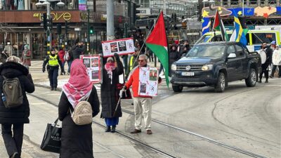 STOCKHOLM (AA) – İsveç'in başkenti Stockholm'de yüzlerce kişi, İsrail'in ateşkesi