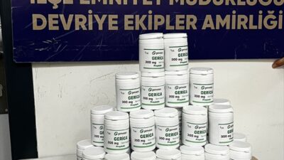 İZMİR (AA) – İzmir'de polis ekiplerince kovalamaca sonucu yakalanan şüphelinin