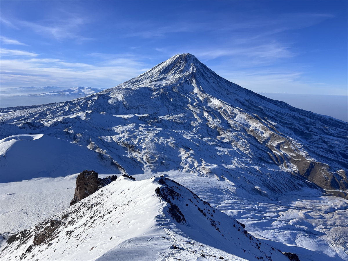 IĞDIR (AA) – İzmir'den Iğdır'a gelen 4 dağcı, Türkiye'nin en