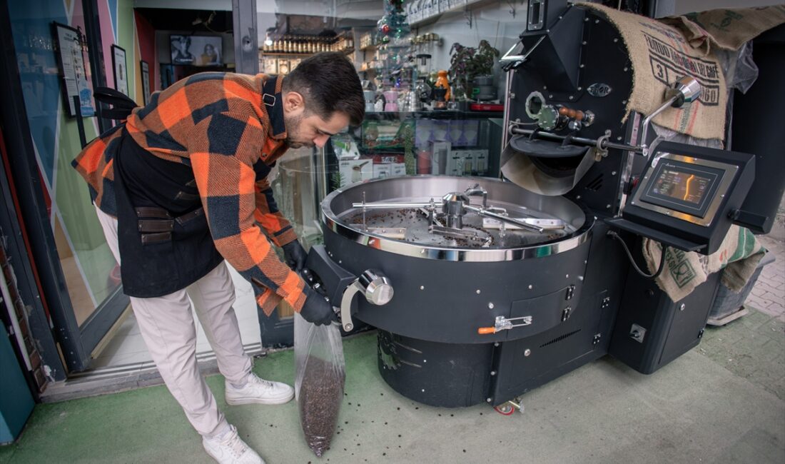 - Antalya'da çalıştığı otelde yaptığı Türk kahvesi turistler tarafından beğenilmeyince