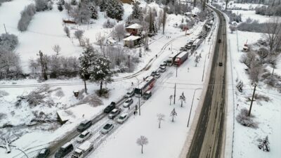 UŞAK (AA) – Uşak'ın yüksek kesimlerinde etkili olan kar yağışı