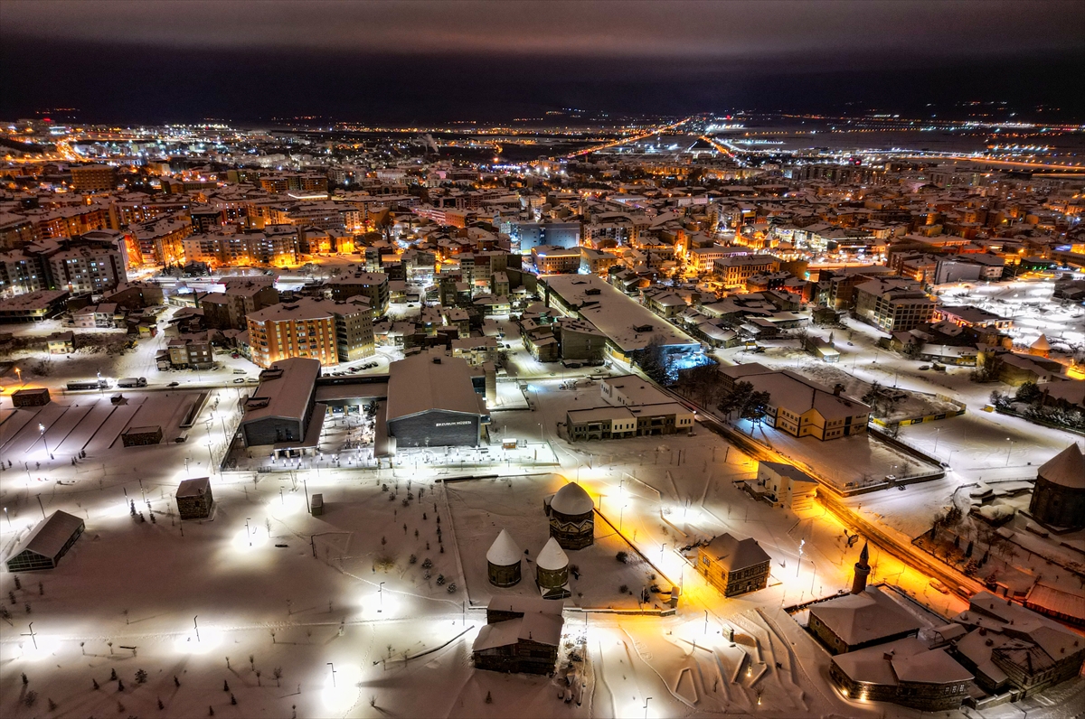 ERZURUM (AA) – Erzurum'da etkili olan kar yağışının ardından beyaza