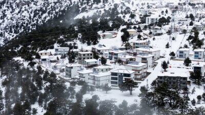 MERSİN (AA) – Mersin'in Mut ilçesinde kar yağışının ardından beyaz