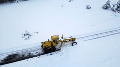 KARABÜK (AA) – Karabük'te kar nedeniyle kapanan 144 köy yolundan