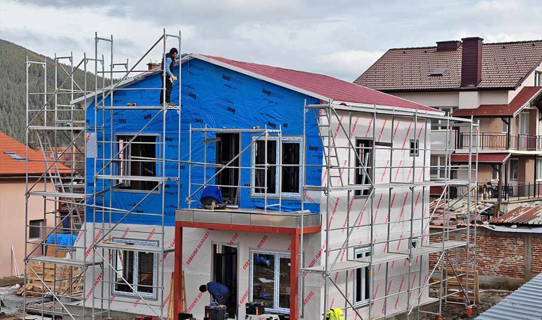 - Karmod Prefabrik Genel Müdürü Uğur Kadir:
- "Yeni teknolojilerle üretimin