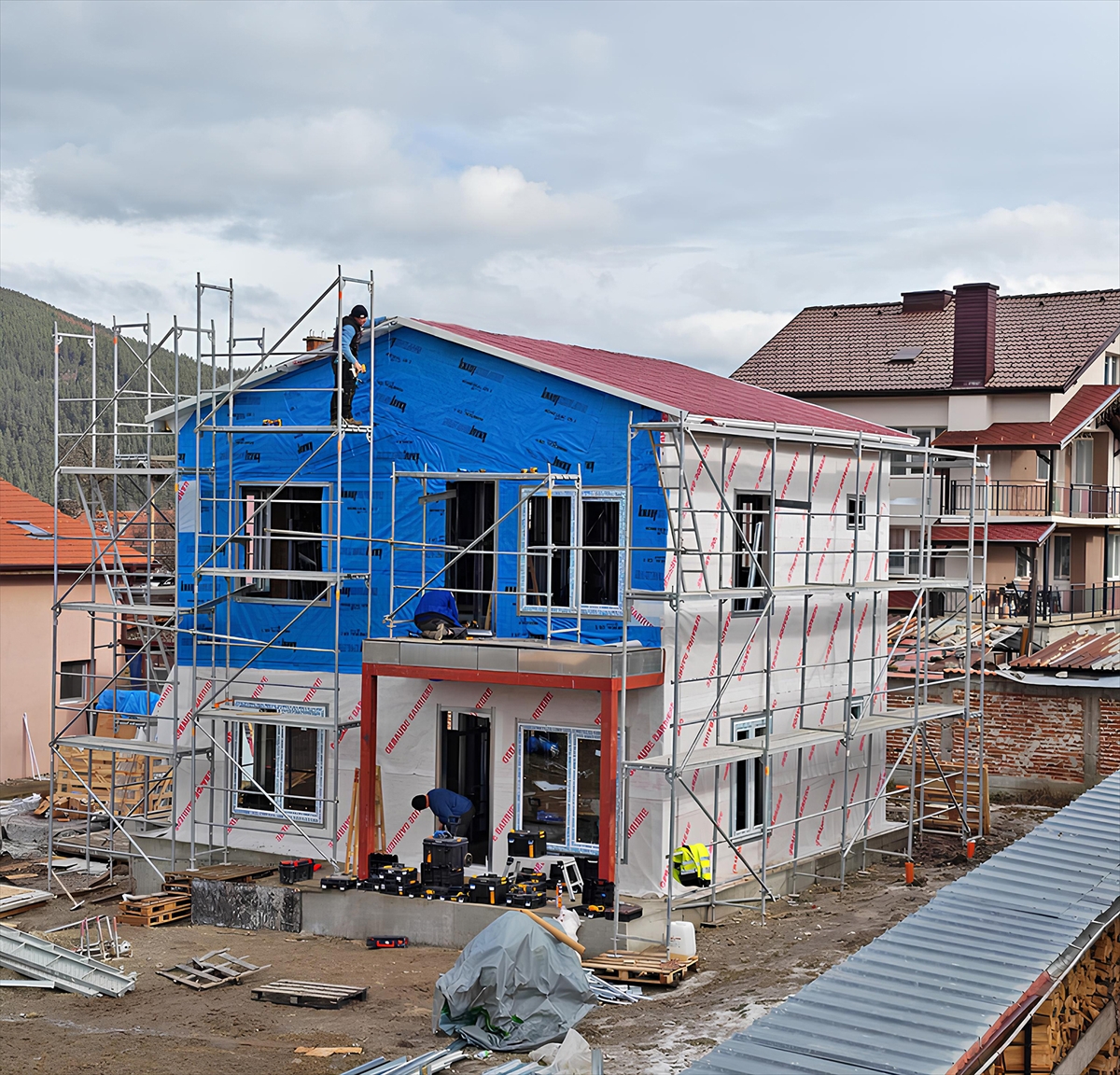 - Karmod Prefabrik Genel Müdürü Uğur Kadir:
- "Yeni teknolojilerle üretimin