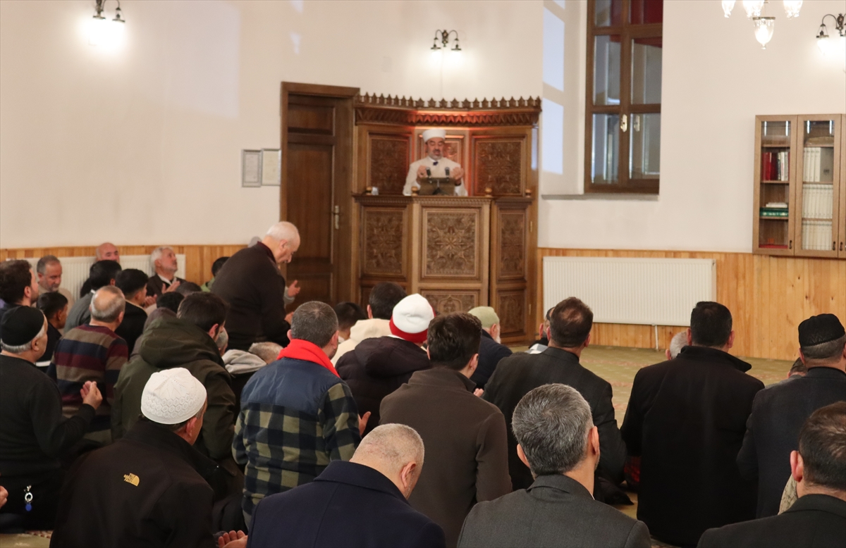 - Yürüyüşe, Aile ve Sosyal Hizmetler Bakanı Mahinur Özdemir Göktaş