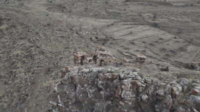 - Niğde'nin Çiftlik ilçesinde 1830 rakımda yer alan Murtaza Kalesi'nin