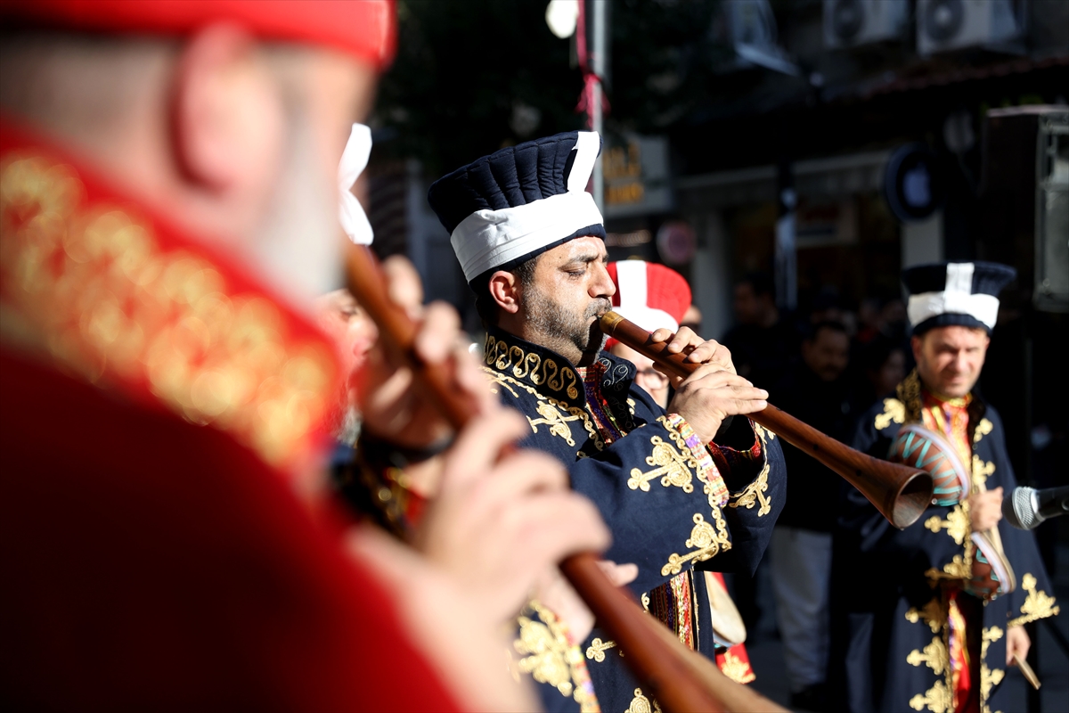 KIRKLARELİ (AA) – Kırklareli'nde Miraç Kandili dolayısıyla vatandaşlara mehter gösterisi