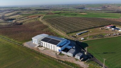 - Devlet desteğiyle kurulan güneş enerji santrali sayesinde elektrik maliyetlerini