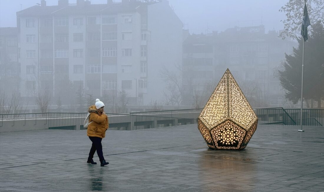 KONYA (AA) – Konya'da sis nedeniyle görüş mesafesi yer yer