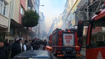 İSTANBUL (AA) – İstanbul Küçükçekmece'de 4 katlı binanın en üst