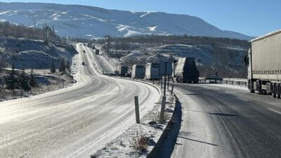 MALATYA (AA) – Malatya-Kayseri kara yolunda kar yağışı ve buzlanma