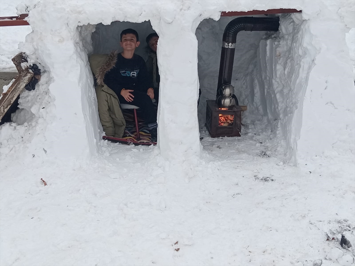 MALATYA (AA) – Malatya'nın Doğanşehir ilçesinde bir baba, çocuklarının keyifli