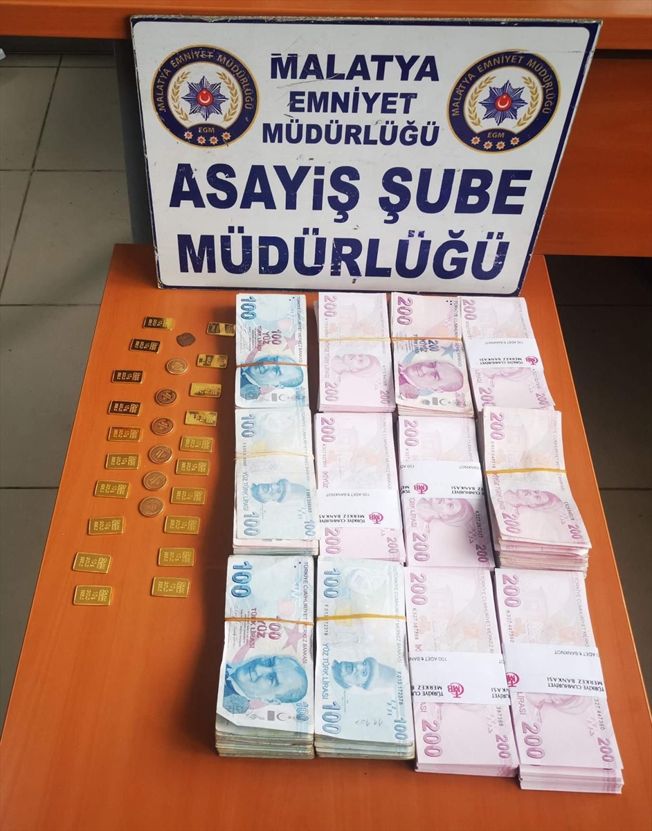 MALATYA (AA) – Malatya'da, kuyumculara sahte altın sattıkları belirlenen 3