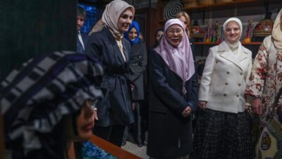 ANKARA (AA) – Malezya Başbakanı Enver İbrahim'in eşi Dr. Wan