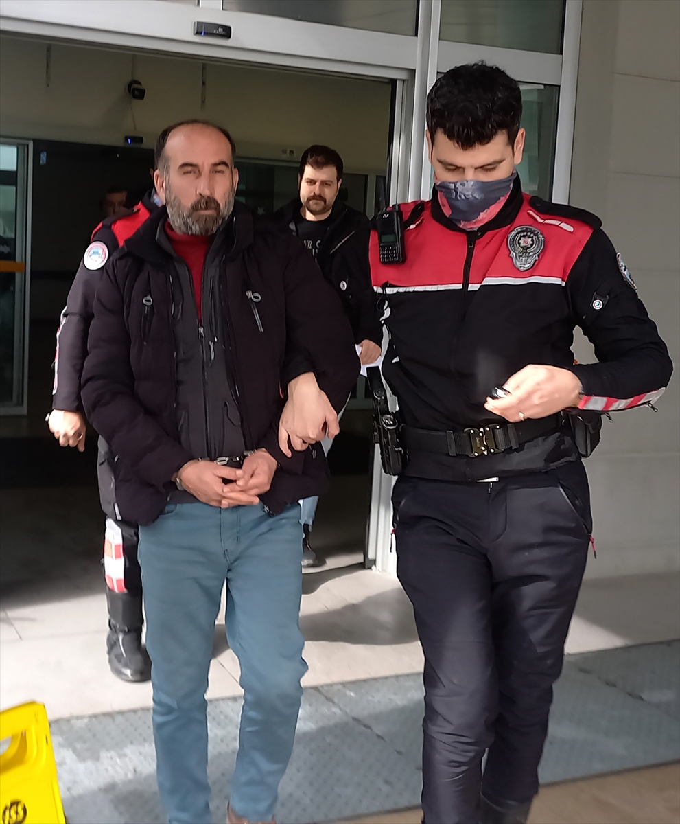 MANİSA (AA) – Manisa'nın Yunusemre ilçesinde eşi tarafından tabancayla vurulan