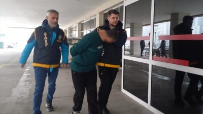 MANİSA (AA) – Manisa'nın Gölmarmara ilçesinde bir kuyumcunun silah tehdidiyle