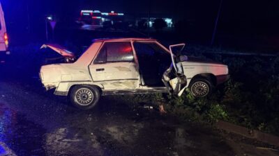 MANİSA (AA) – Manisa'nın Şehzadeler ilçesinde tır ile otomobilin çarpışması