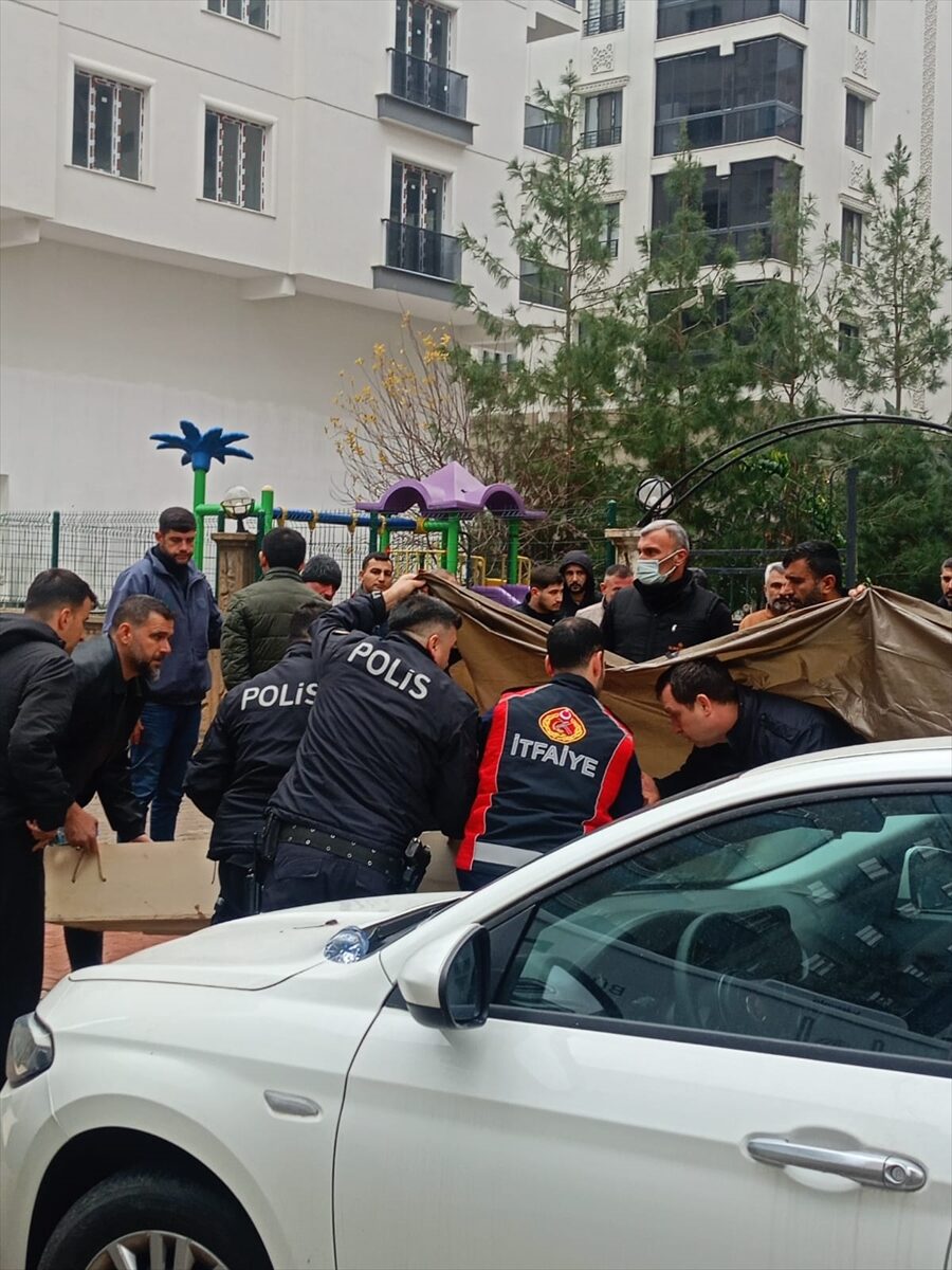 MARDİN (AA) – Mardin'in Kızıltepe ilçesinde balkondan düşen kadın hayatını