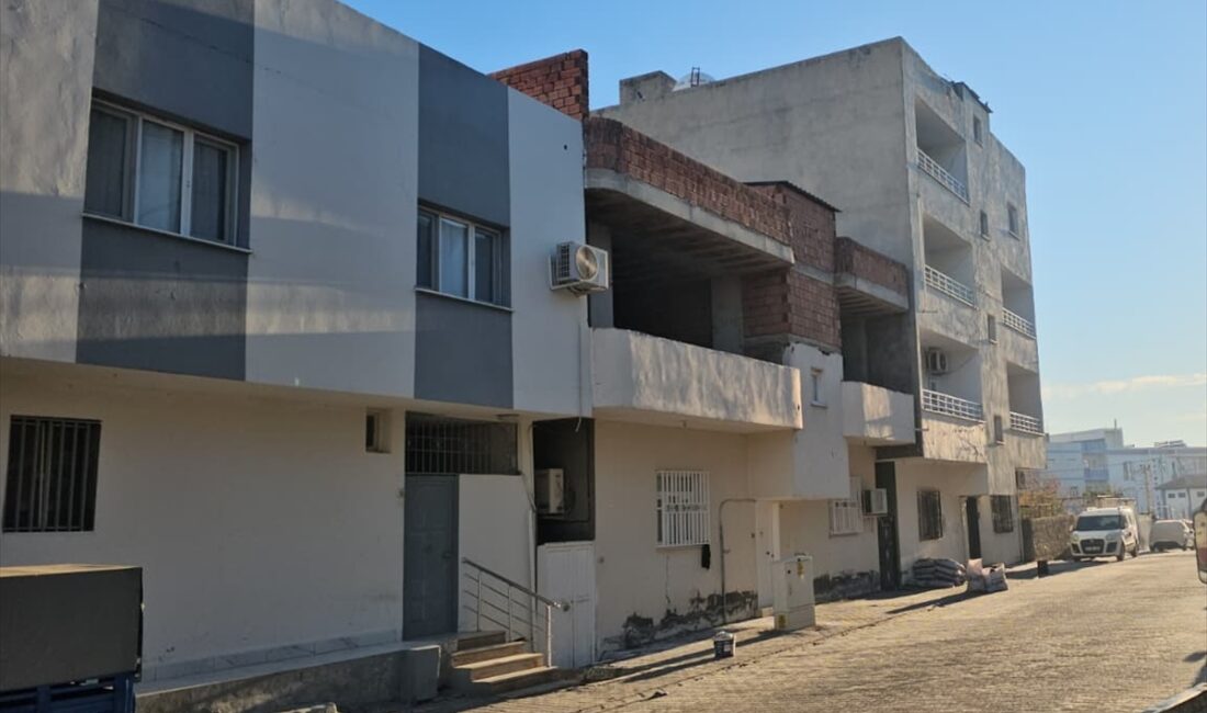 MARDİN (AA) – Mardin'in Nusaybin ilçesinde iki kız kardeş, evde