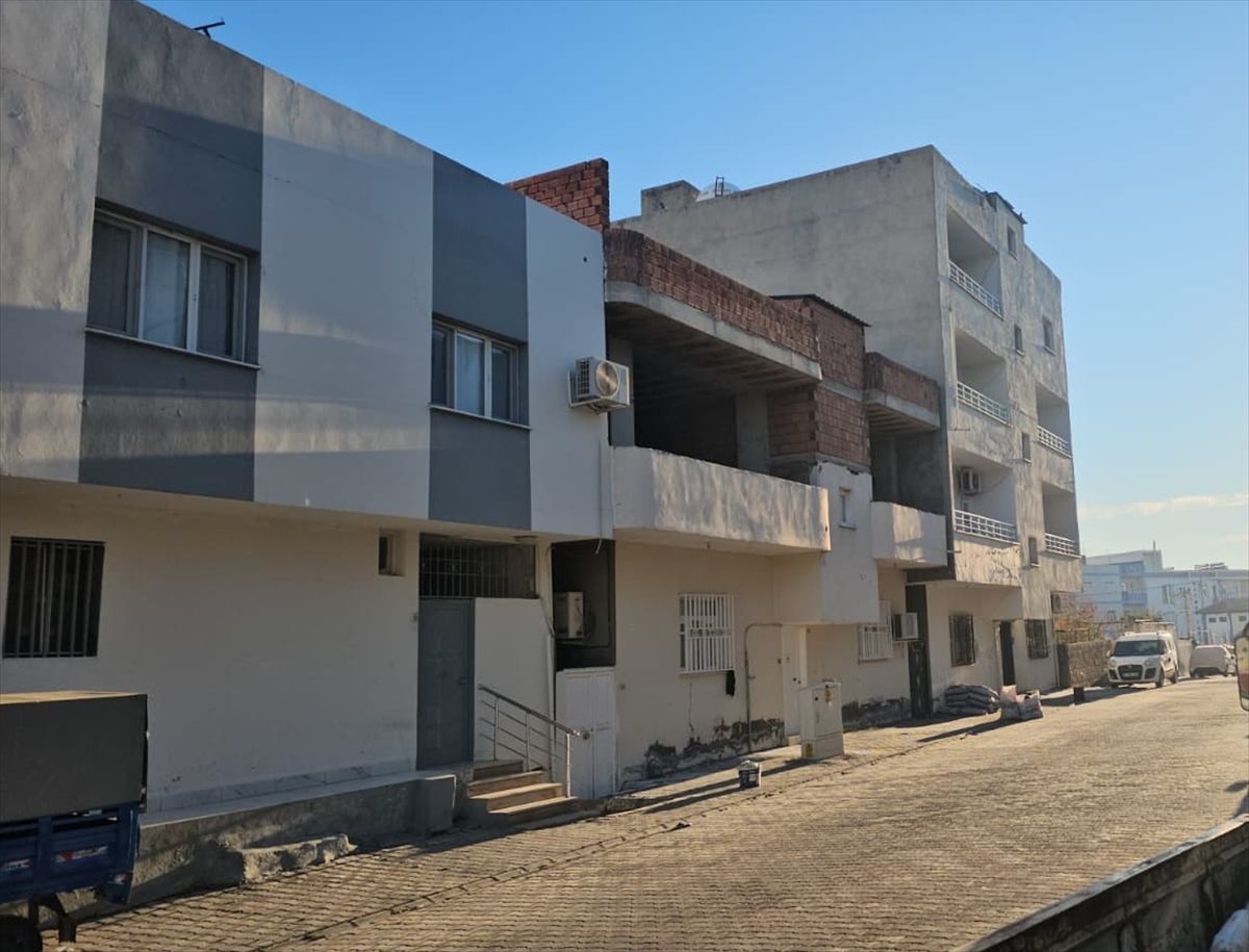 MARDİN (AA) – Mardin'in Nusaybin ilçesinde iki kız kardeş, evde