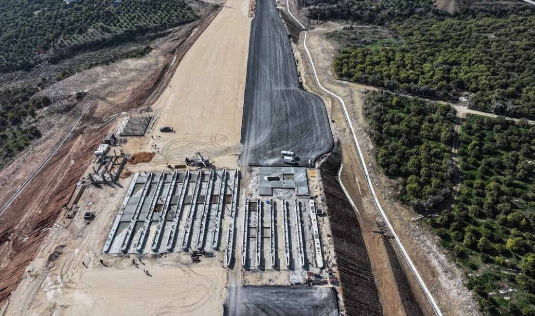 - Çeşmeli-Erdemli-Silifke-Taşucu Otoyolu Projesi'ndeki çalışmalarda incelemede bulunan AK Parti Mersin