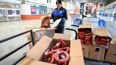 MERSİN (AA) – Mersin'in Tarsus ilçesinde yolcu otobüslerinde sağlıksız koşullarda