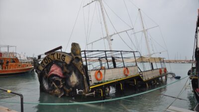 MERSİN (AA) – Mersin'in Silifke ilçesinde etkili olan fırtına nedeniyle