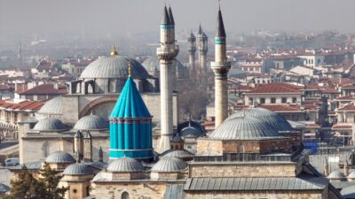 - Mevlana Celaleddin-i Rumi'nin dergahı olan ve dönemindeki özgün atmosferi