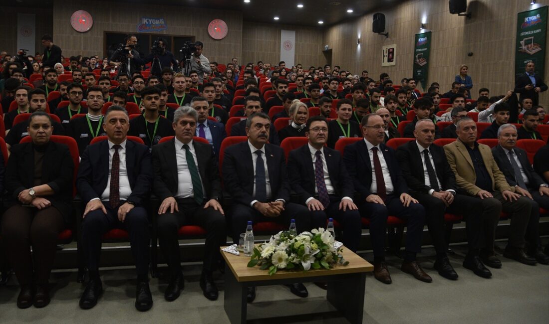 - "Yaklaşık 18 milyon öğrencimiz var. Derslik başına düşen öğretmen