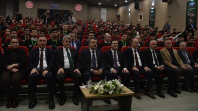 - "Yaklaşık 18 milyon öğrencimiz var. Derslik başına düşen öğretmen