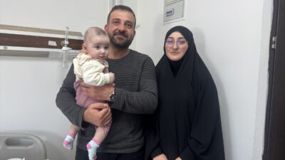 - Anne karnındayken sol böbreğinde genişleme fark edilen 3 aylık