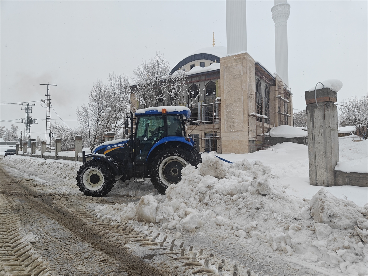 MUŞ (AA) – Muş'ta muhtar Nasır Balkaya, 7 yıldır traktörün